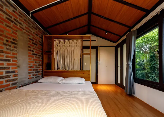 Banana And Rose Apartment
